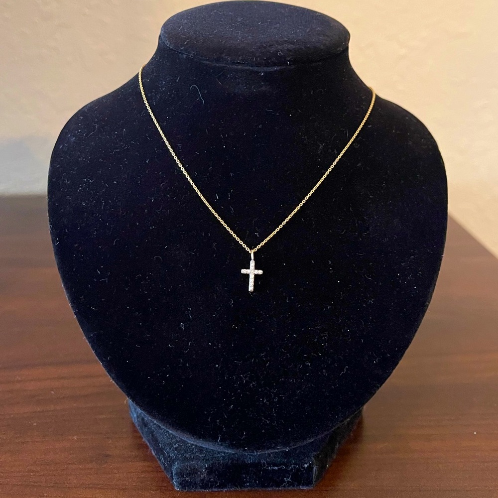 Kendra Scott Diamond Cross necklace